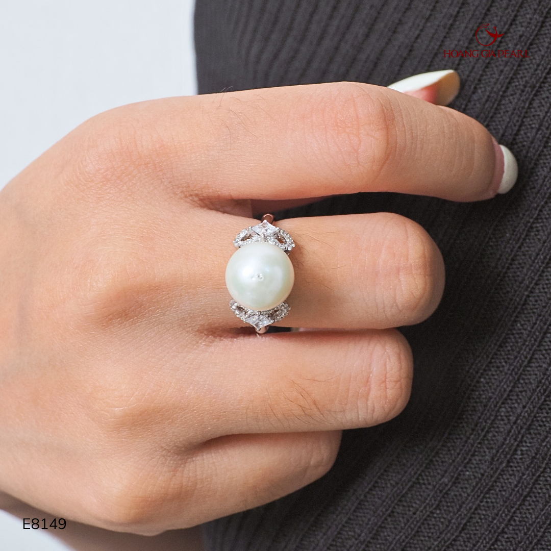 Figure Eight Ring